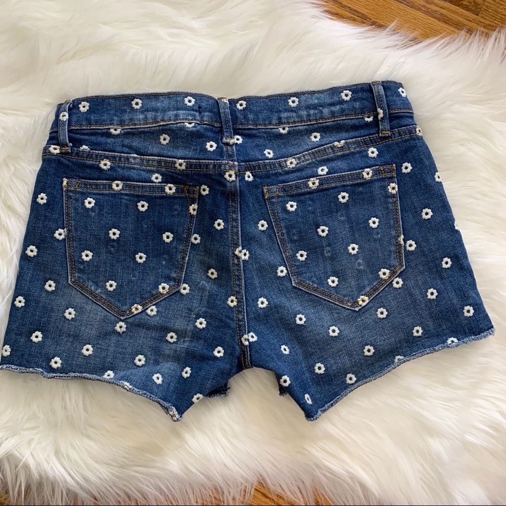 AQUA Womens Connie Daisy Embroidered Denim short